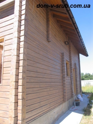 Log buildings under construction_102
