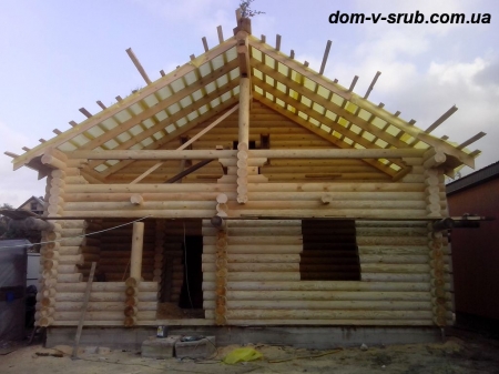 Log buildings under construction_106