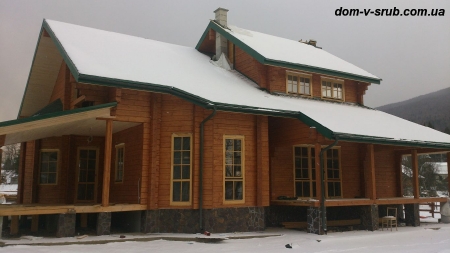 Log buildings under construction_10