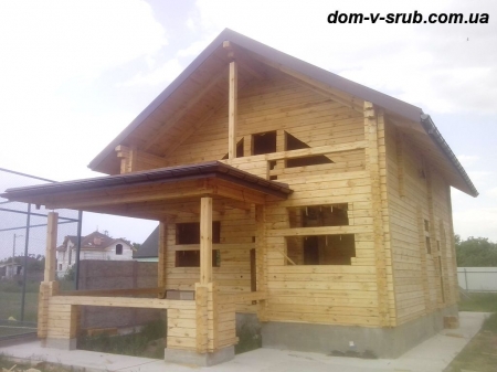 Log buildings under construction_115