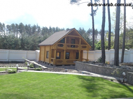 Log buildings under construction_124