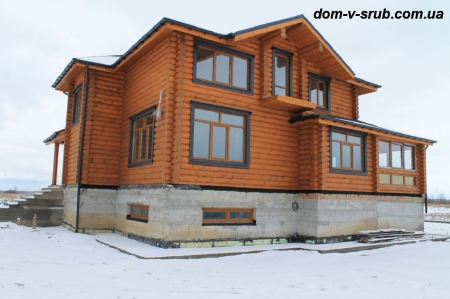 Log buildings under construction_126