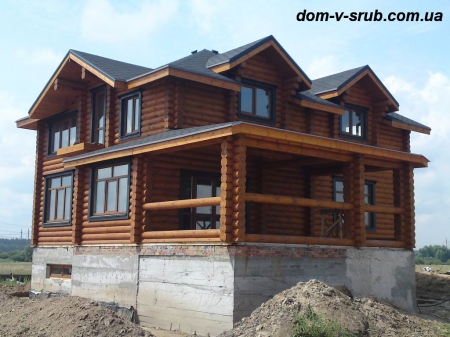 Log buildings under construction_127
