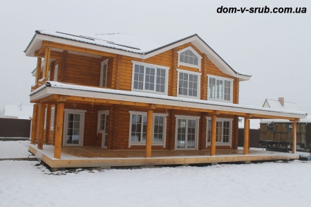 Log buildings under construction_128