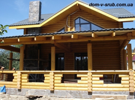 Log buildings under construction_12