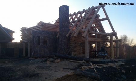 Log buildings under construction_18