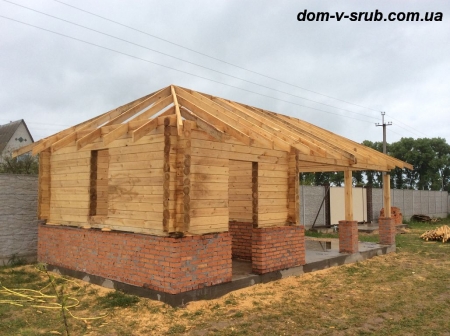 Log buildings under construction_22