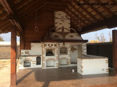Log buildings under construction_26