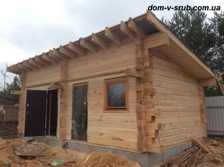 Log buildings under construction_33