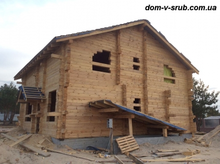 Log buildings under construction_34