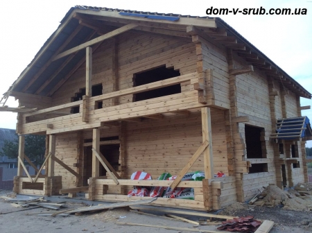 Log buildings under construction_35