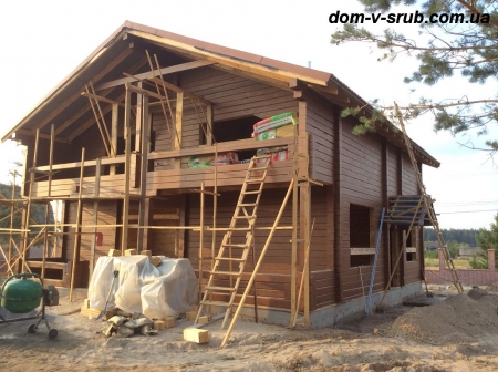 Log buildings under construction_44