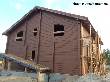 Log buildings under construction_46