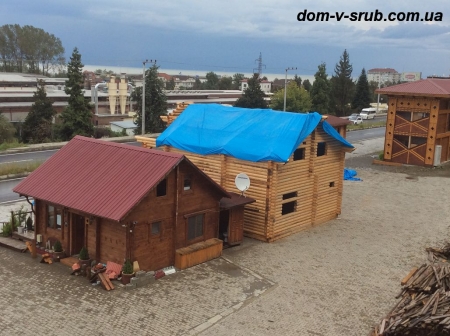Log buildings under construction_49