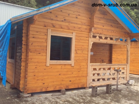 Log buildings under construction_58