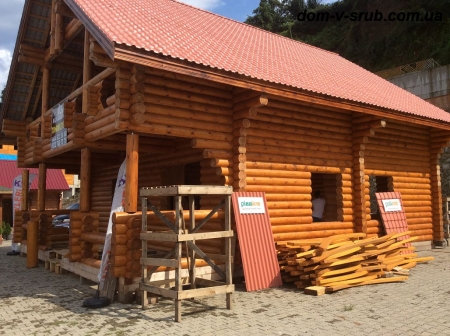 Log buildings under construction_63