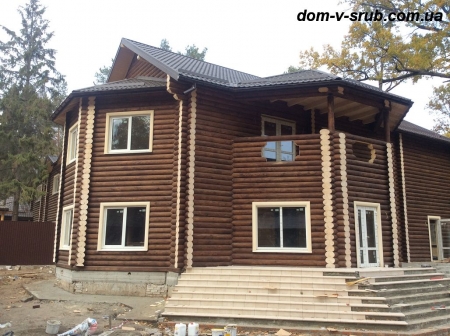 Log buildings under construction_70