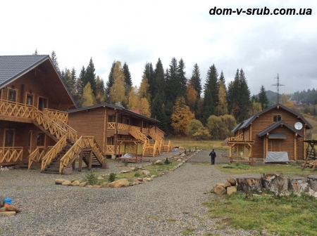 Log buildings under construction_72