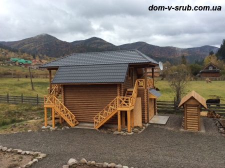 Log buildings under construction_73