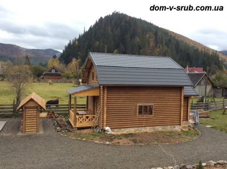 Log buildings under construction_74