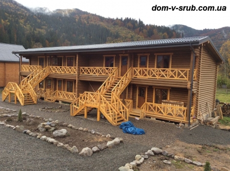 Log buildings under construction_75