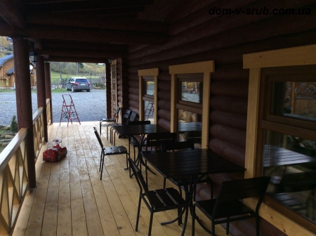 Log buildings under construction_80