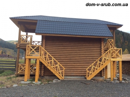 Log buildings under construction_84