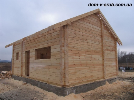 Log buildings under construction_88