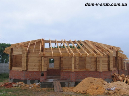 Log buildings under construction_89