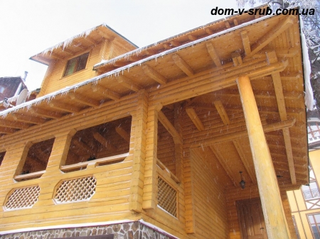 Log buildings under construction_90