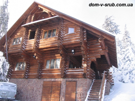 Log buildings under construction_93