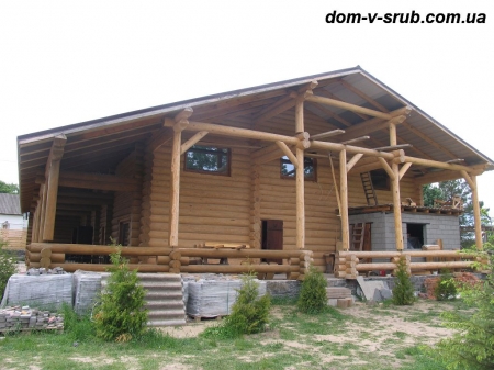 Log buildings under construction_99
